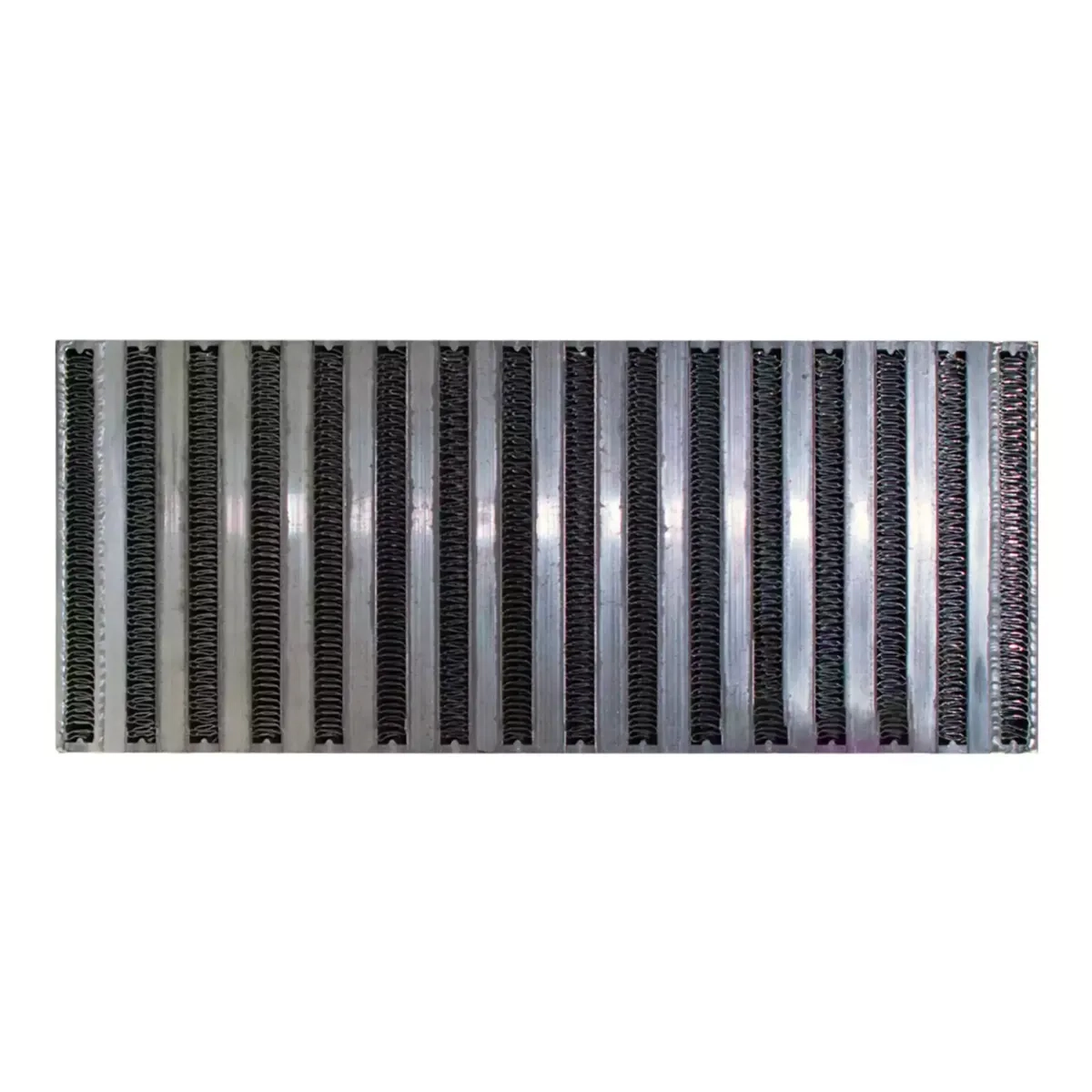 Abgebildet ist das Garrett Luft-Luft Ladeluftkühlernetz 848054-6012 für 300 PS als rechteckiger tube-and-fin Aluminiumkern mit hoher Wärmeableitung und geringem Druckverlust.