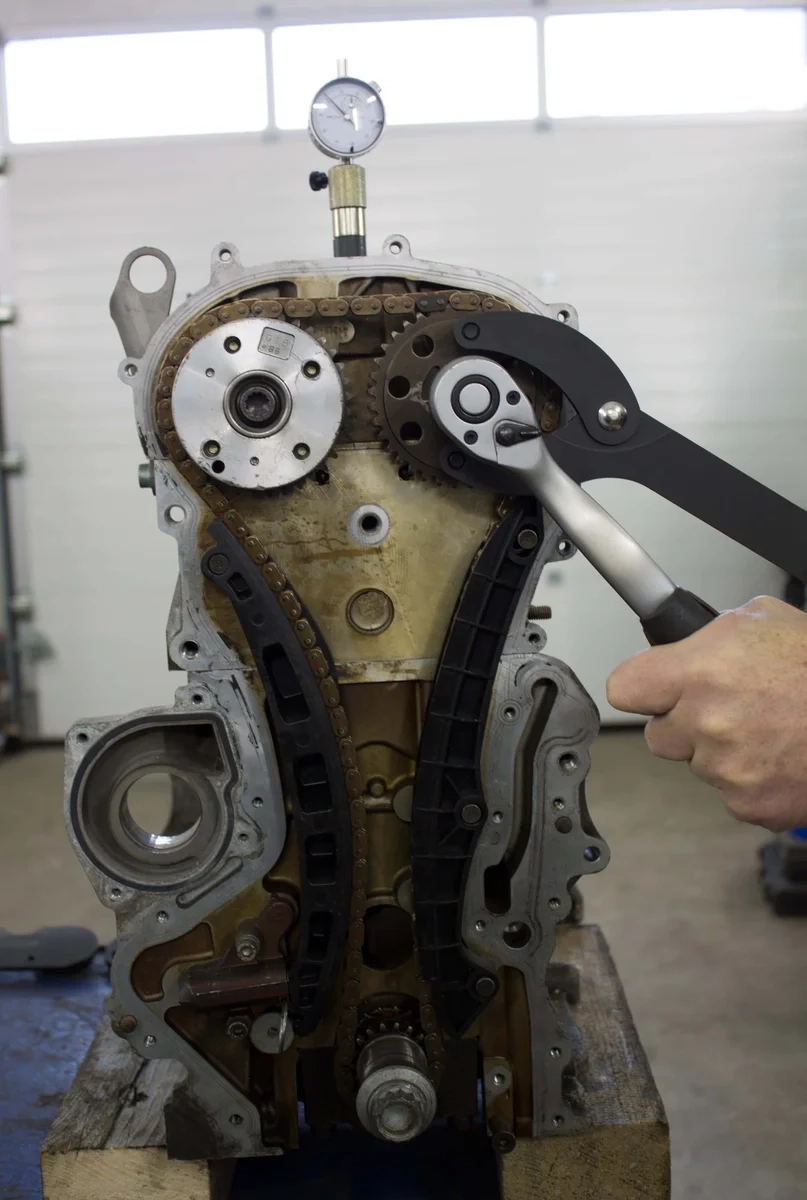 Universal counterholder for camshafts pullys like T10172 oder 3036