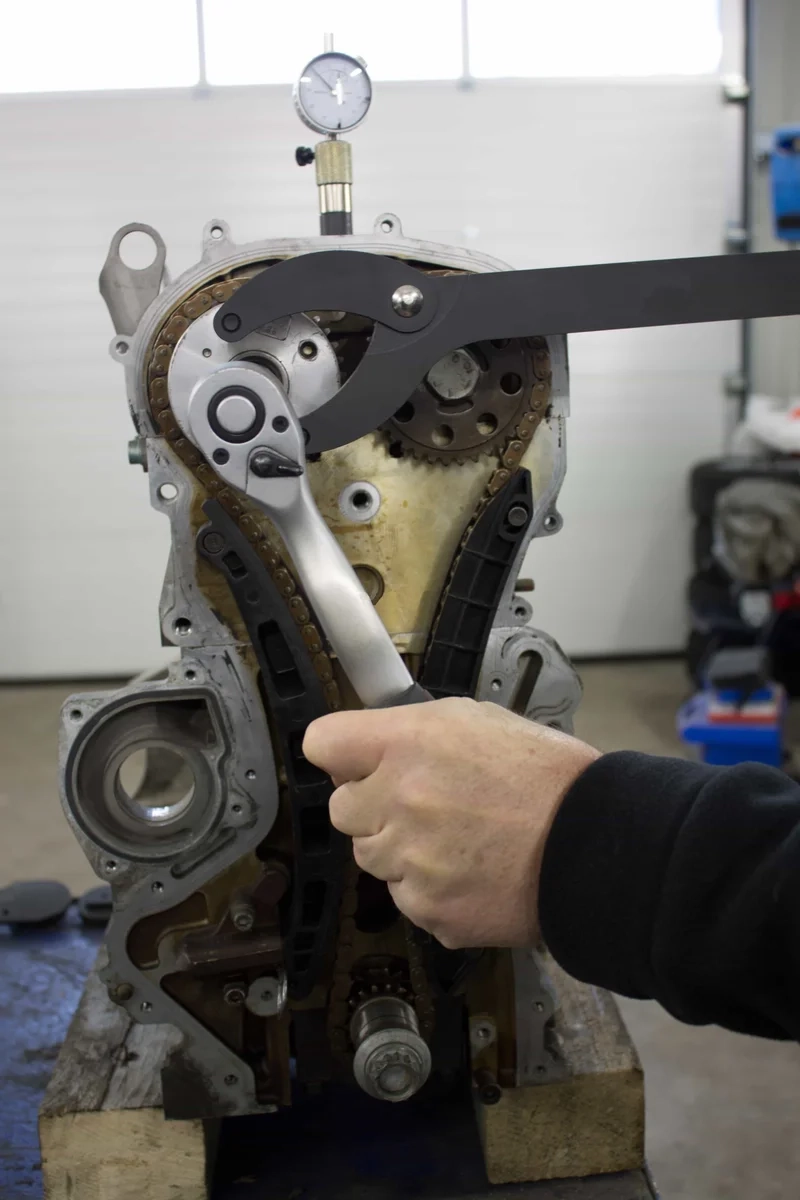 Universal counterholder for camshafts pullys like T10172 oder 3036