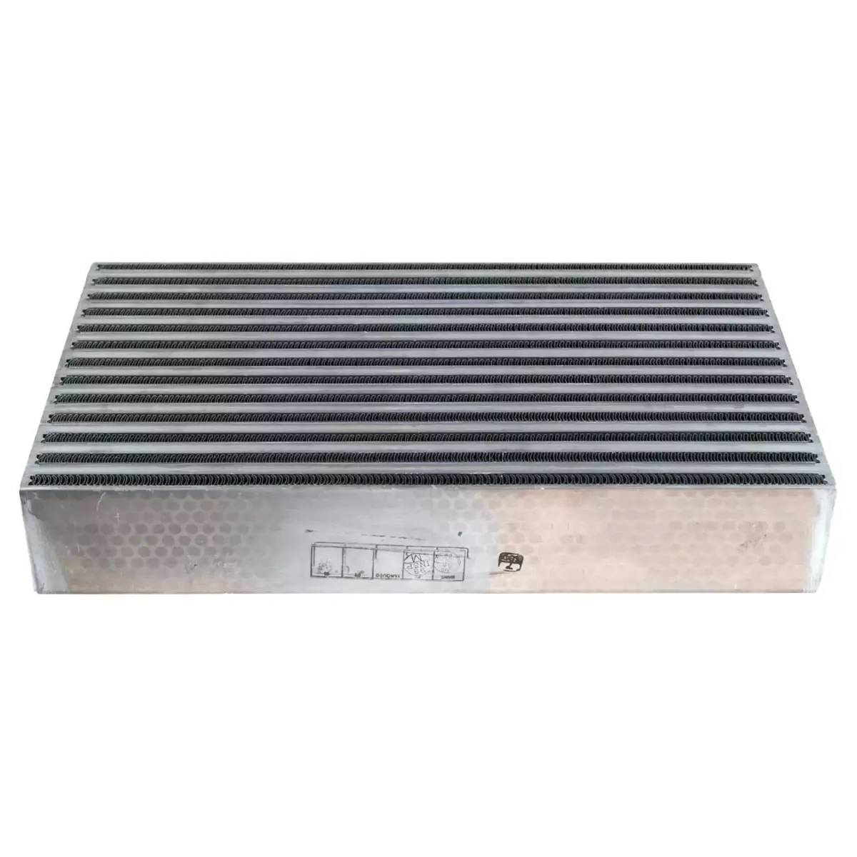 Abgebildet ist das Garrett Luft-Luft Ladeluftkühlernetz 703518-6017 für bis zu 510 PS, ein Aluminium-Kühlerkern im Tube-and-Fin-Design mit Maßen 475 x 267 x 76 mm.